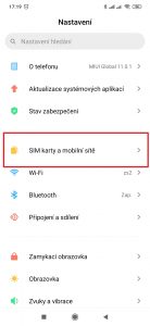 Pokračujte do sekce SIM karty a mobilní sítě