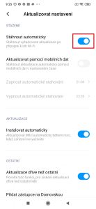 Äktivujte volbu Stáhnout automaticky