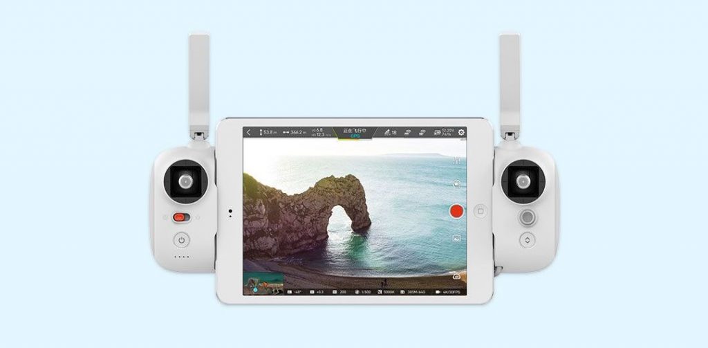 K ovládání dronu lze využít dálkový ovladač