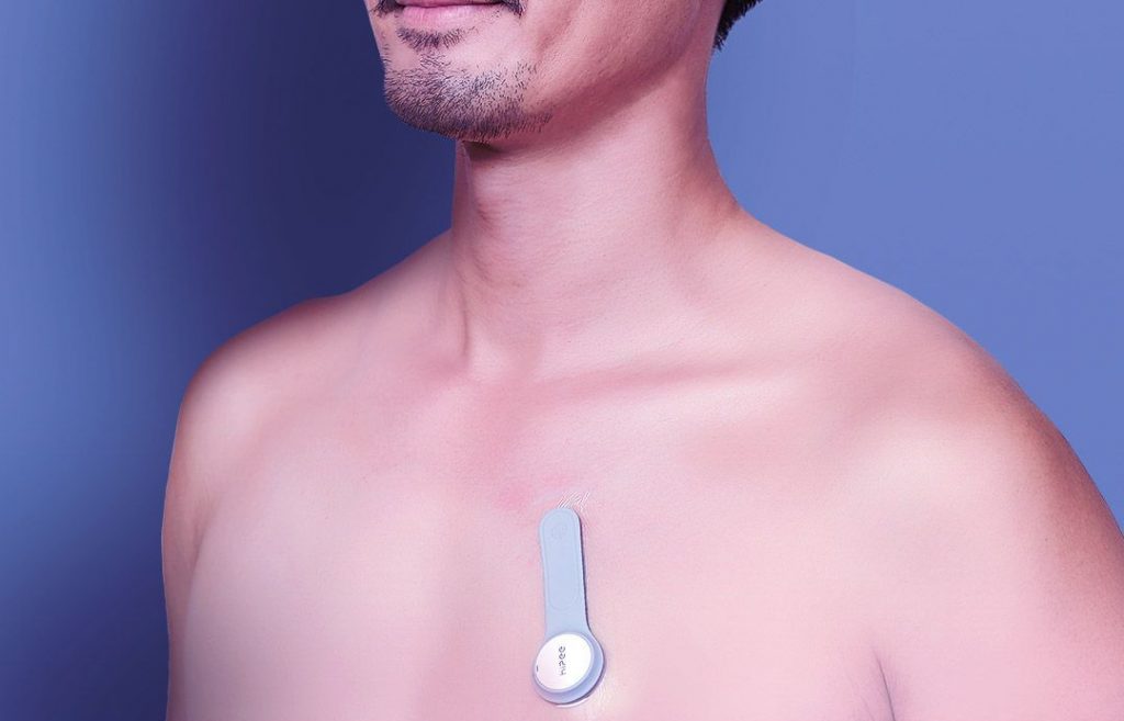 Novinka se připevňuje k hrudníku