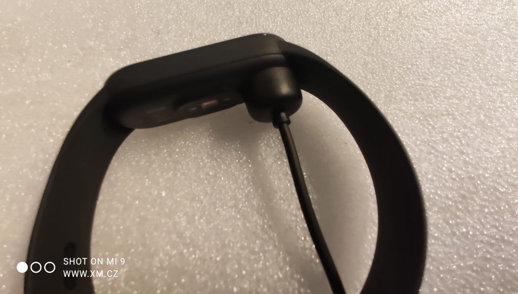 Velmi praktická magnetická nabíječka