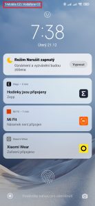 Názvy operátorů na zamykací obrazovce