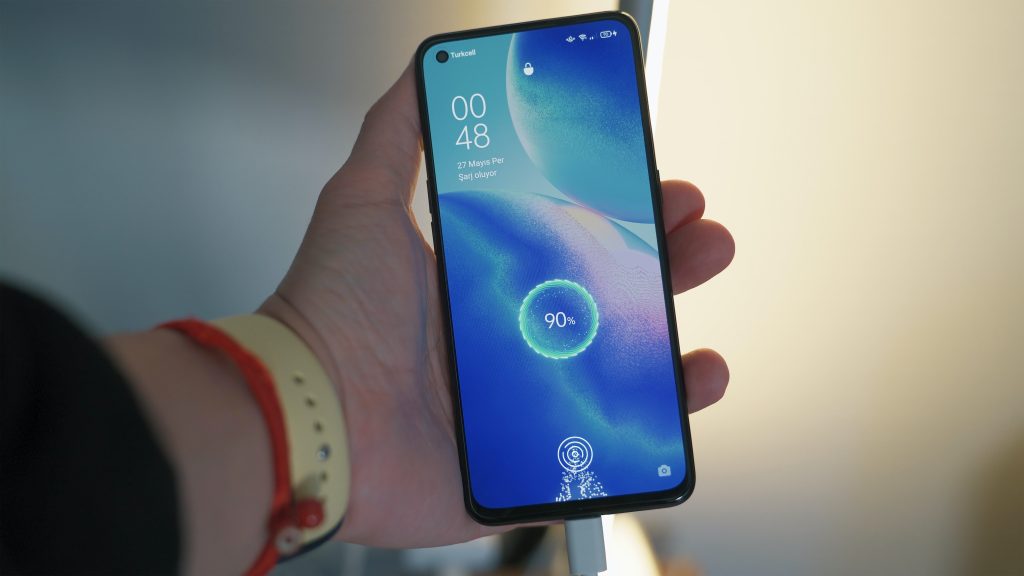 Nabíjet telefon přes noc?