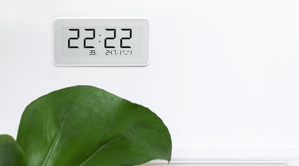 Hodiny s teploměrem a vlhkoměrem pomohou s pěstováním rostlin