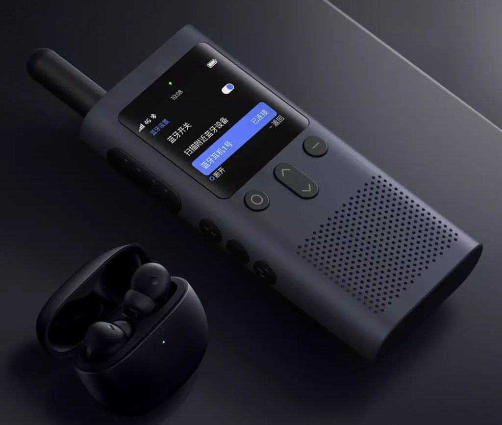 Lze připojit drátová i bezdrátová sluchátka