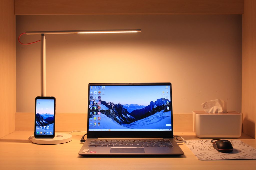 Jak udělat z mobilního telefonu bezdrátový reproduktor k počítači