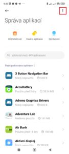 Klepněte na tři tečky v pravém horním rohu