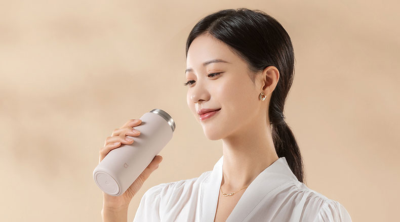 Termohrnek od Xiaomi udrží teplotu nápoje až po dobu 6 hodin