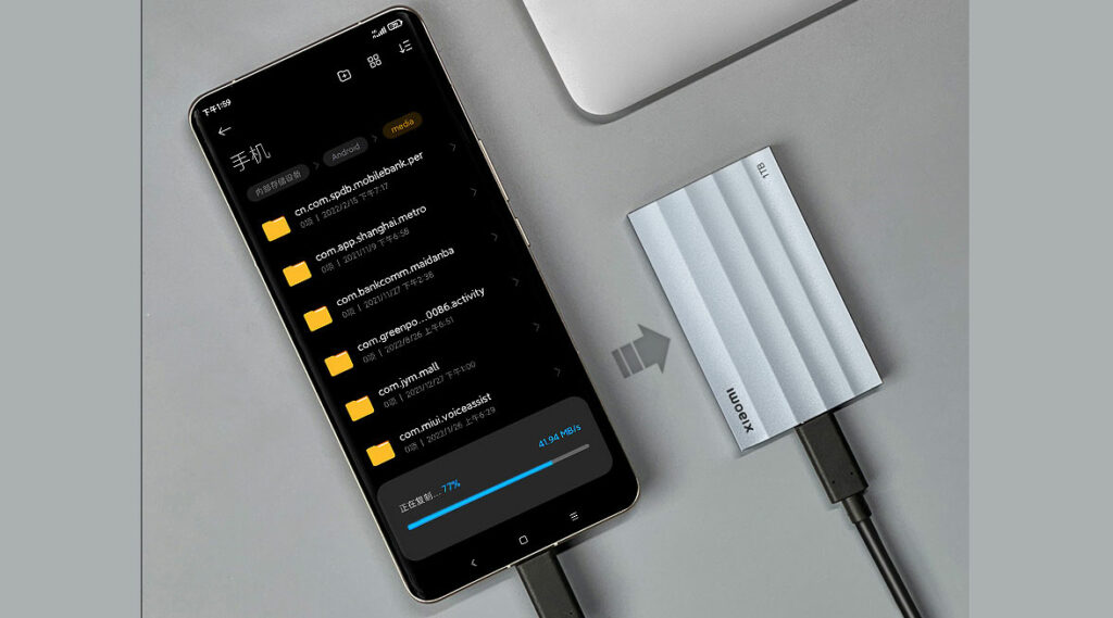 Disk lze připojit k mobilnímu telefonu