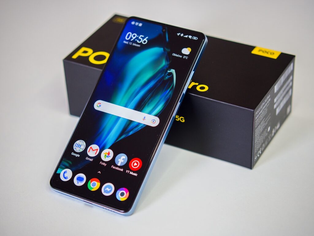 Poco X5 Pro 5G přední strana