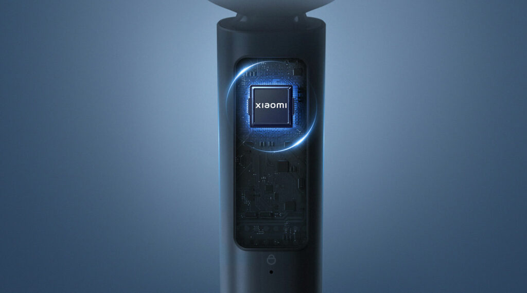 Nedochází ke zpomalování vlivem vybíjející se baterie