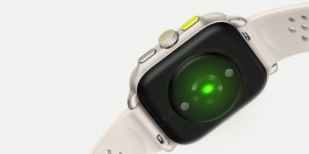 Na spodní straně těla najdete optický snímač BioTracker™ PPG