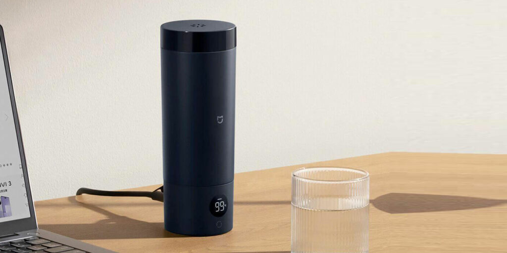 Elektrický termohrnek Xiaomi lze připojit do zásuvky