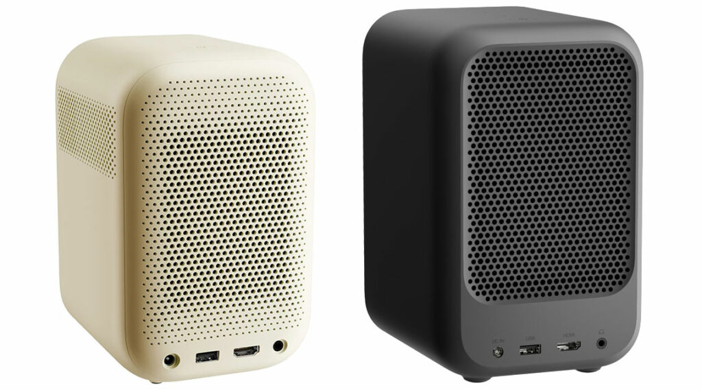 Na zadní straně se nacházejí čtyři konektory