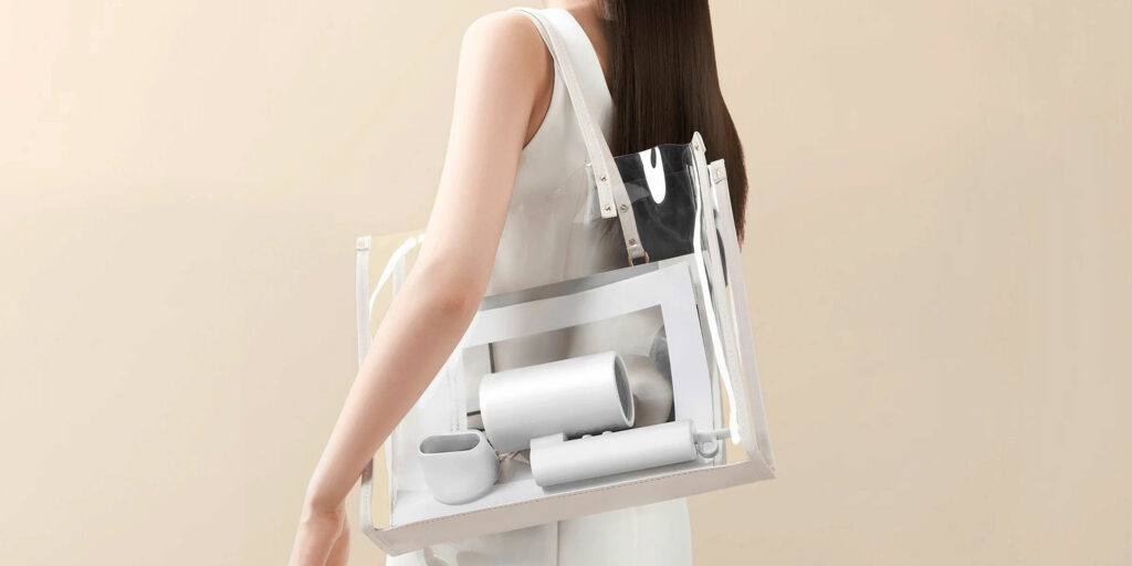 Díky kompaktním rozměrům se snadno vejde do tašky