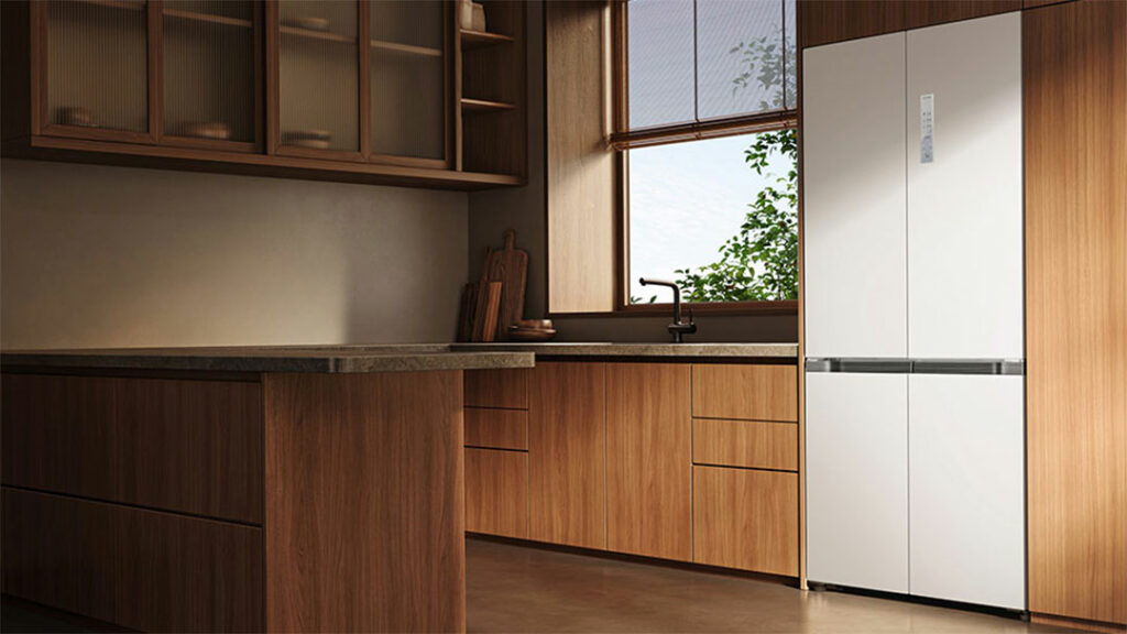 Lednička je primárně určena pro vestavbu do kuchyňské linky