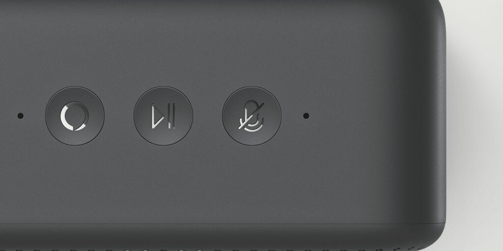 Na horní straně přístroje se nacházejí tři tlačítka