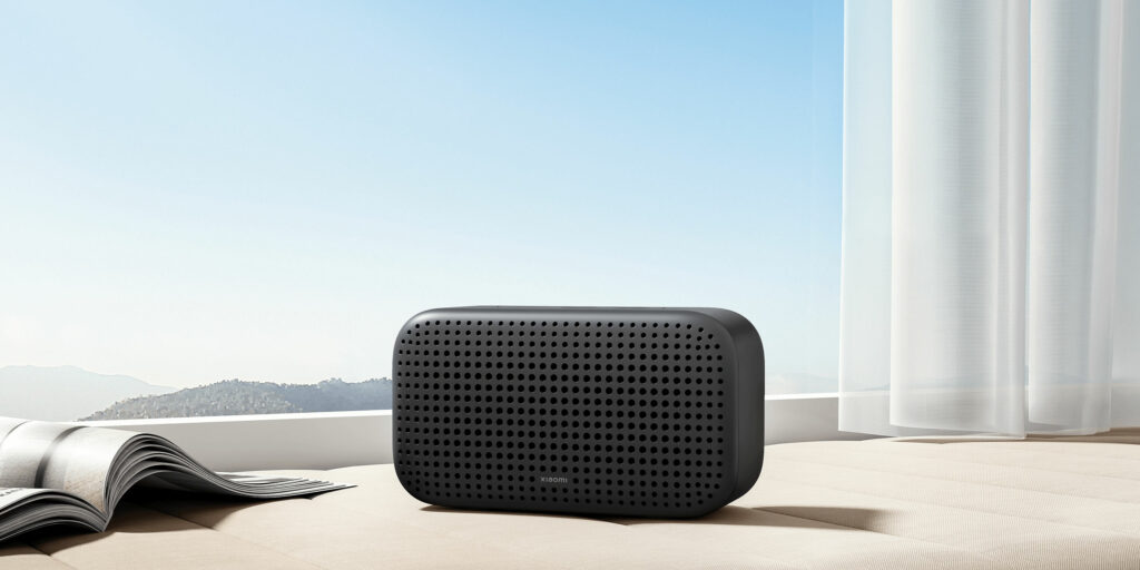 Podporuje hlasovou asistentku Amazon Alexa