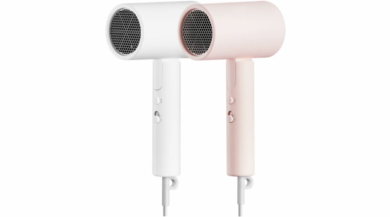 Kompaktní fén Xiaomi s ionizací je ideální na cesty. Stojí 499 Kč
