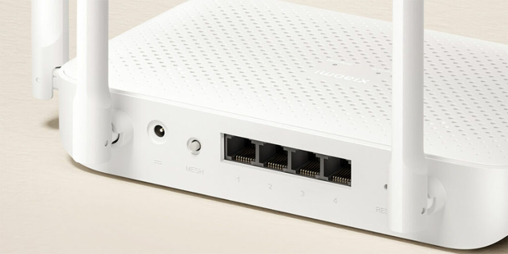 Na zadní straně jsou připraveny čtyři 10/100/1000 Mb/s auto-adaptivní porty