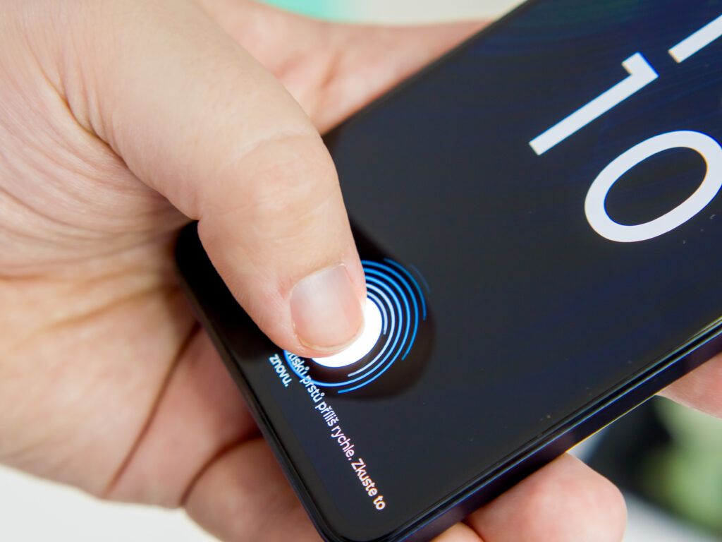 Motorola Moto G84 čtečka otisků