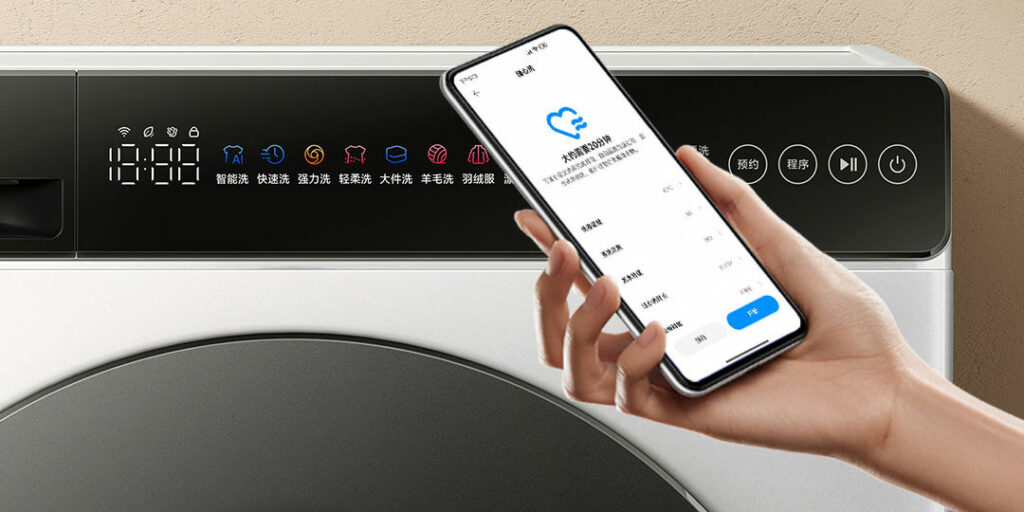 Pračku lze ovládat a nastavovat z aplikace v mobilním telefonu