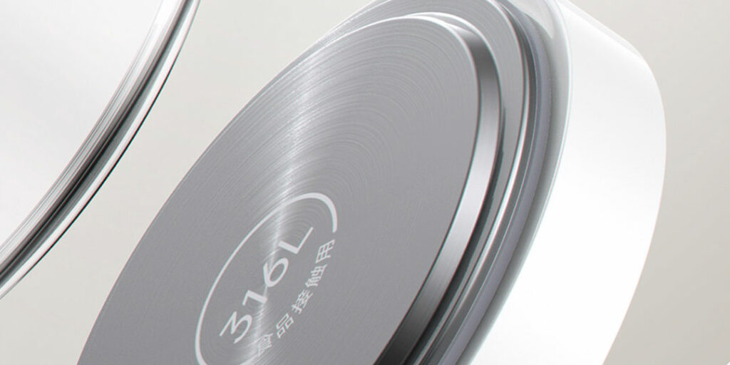 Topné těleso je uloženo ve dně vyrobeném z nerezové oceli 316L