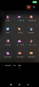 Klepněte na tlačítko se třemi čtverečky a jedním kolečkem