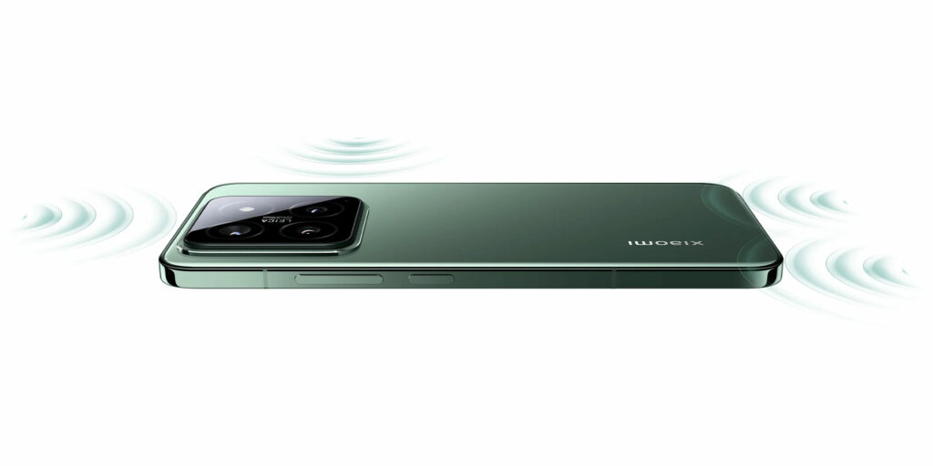 Zvuk zajišťují dva hlasité reproduktory