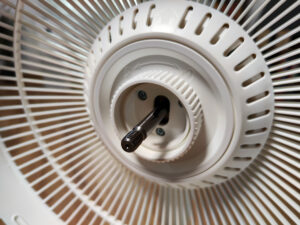 Krok číslo 5 – zajištění zadního krytu kroužkem