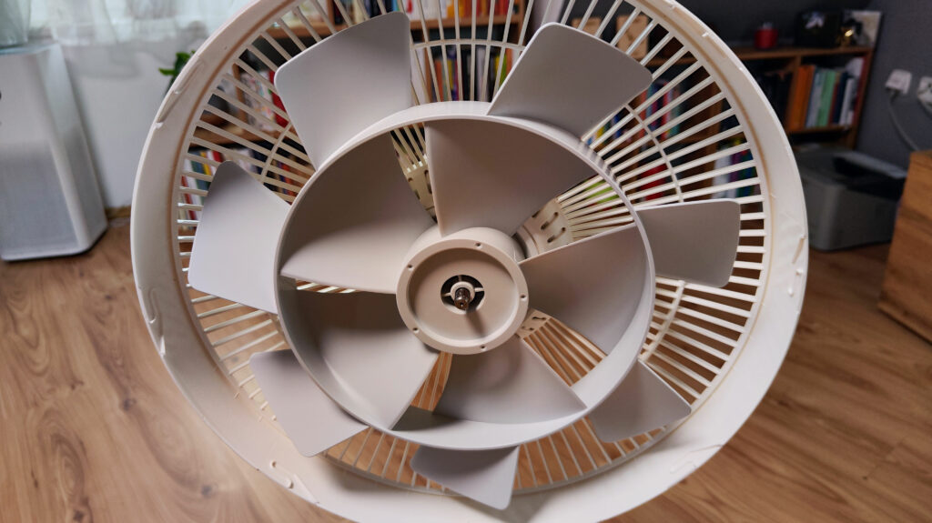 Lopatky ventilátoru ve dvou řadách