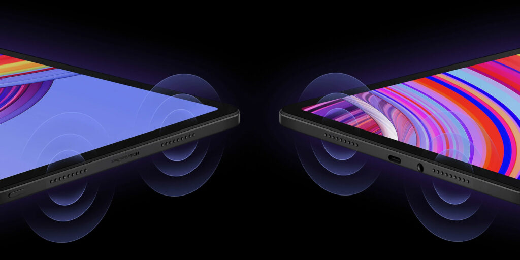 Čtyři hlasité reproduktory