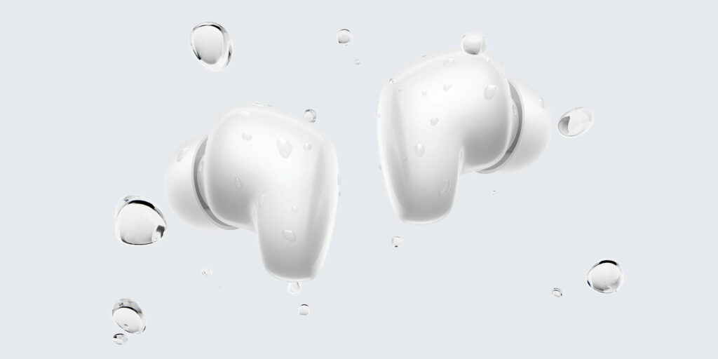 Díky certifikací IPX4 jsou sluchátka Redmi Buds 6 Play odolná vůči potu a stříkající vodě