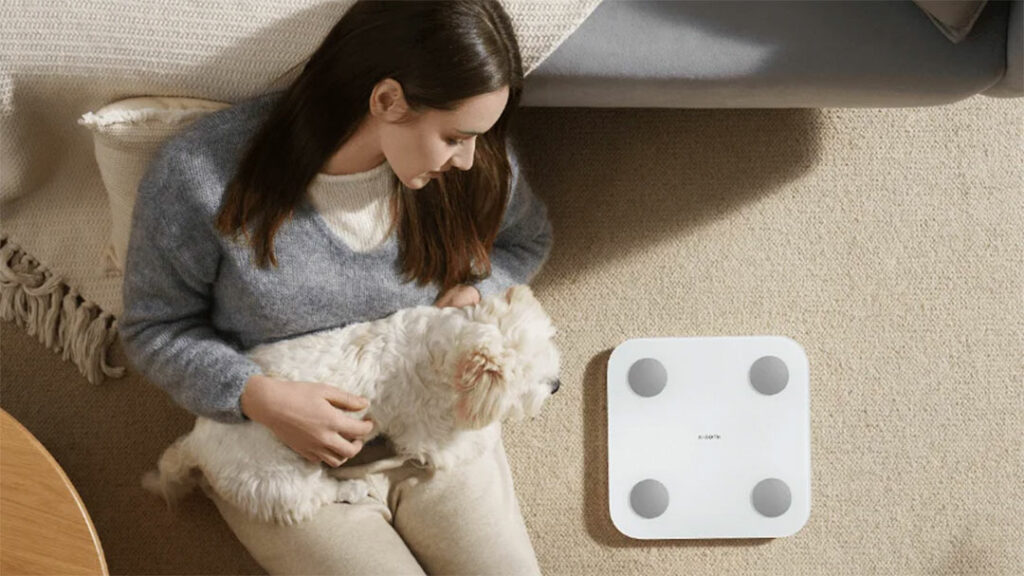 Chytrou váhu Xiaomi lze použít k vážení dětí či domácích mazlíčků