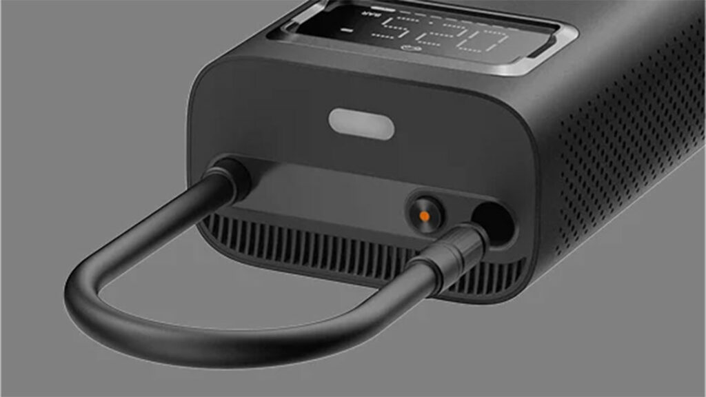 Kompresor se zapíná vytažením hadičky