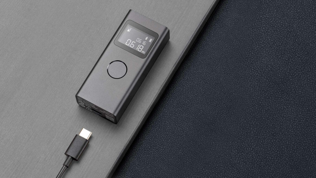 Baterii lze nabíjet přes moderní konektor USB-C