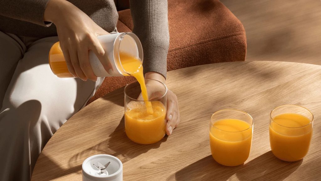 Kapacita nádoby činí 300 mililitrů, což znamená jednu běžnou porci smoothie nebo džusu