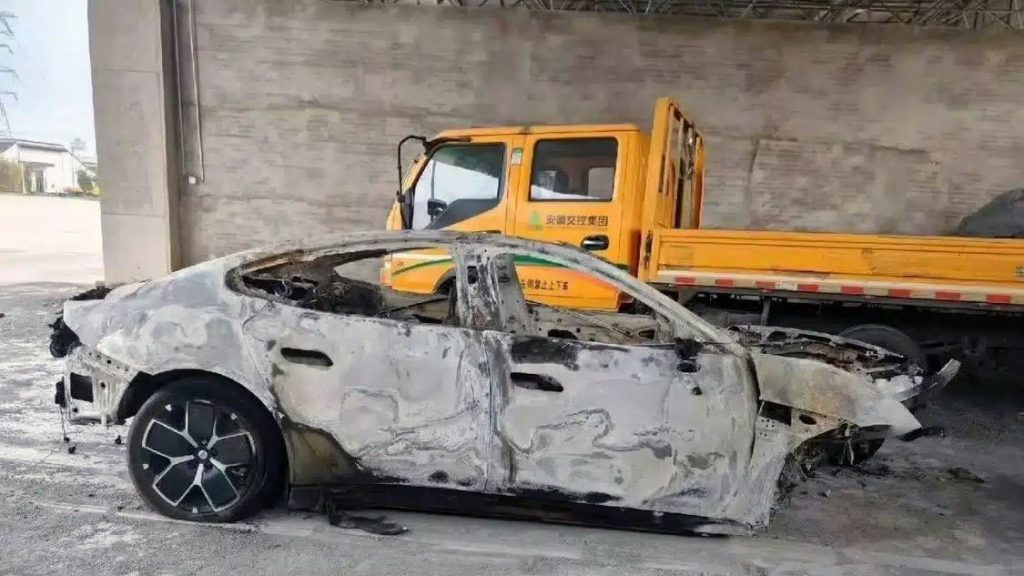 Nehoda Xiaomi SU7 vyvolává otázky ohledně bezpečnosti autonomního řízení