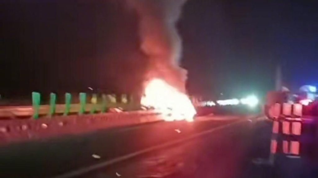 Vozidlo Xiaomi SU7 po nehodě vzplálo