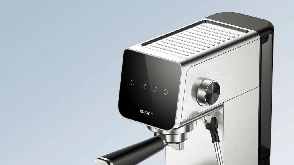 Nerezový ohřívač šálků na horní straně přístroje