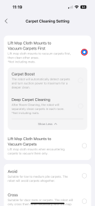 Lift Mop Cloth Mounts to Vacuum Carpets First (Zvednout mopy a nejprve vysát koberce)
