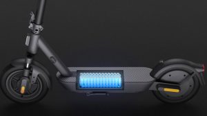 Energii motoru dodává lithiový akumulátor s kapacitou 477,4 Wh