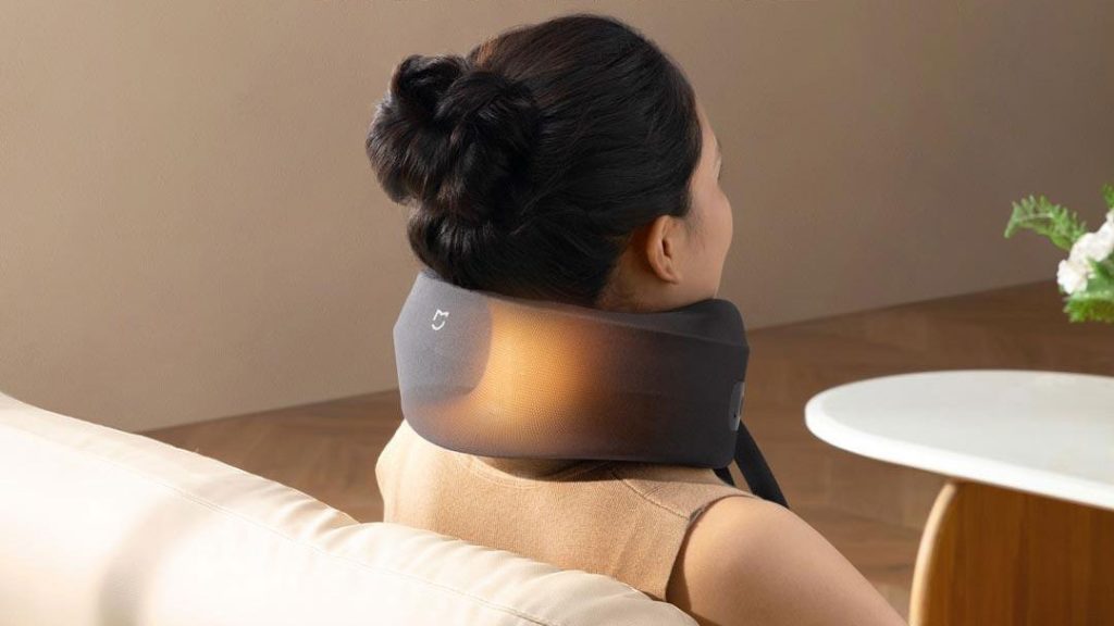 Kromě mechanické masáže nabízí cestovní polštář Xiaomi také funkci vyhřívání