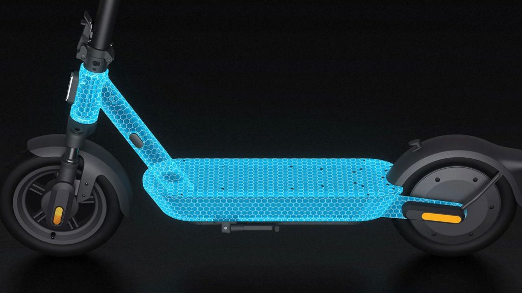 Rám je vyroben ze zesílené uhlíkové oceli