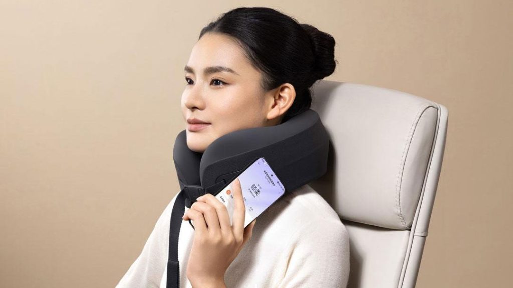 Stačí přiložit telefon k vyznačenému místu na polštáři a aplikace s ovládacím rozhraním se okamžitě spustí