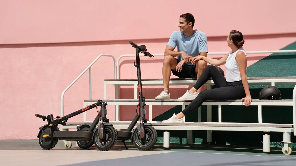 Výrobce udává maximální dojezd až 60 kilometrů na jedno nabití