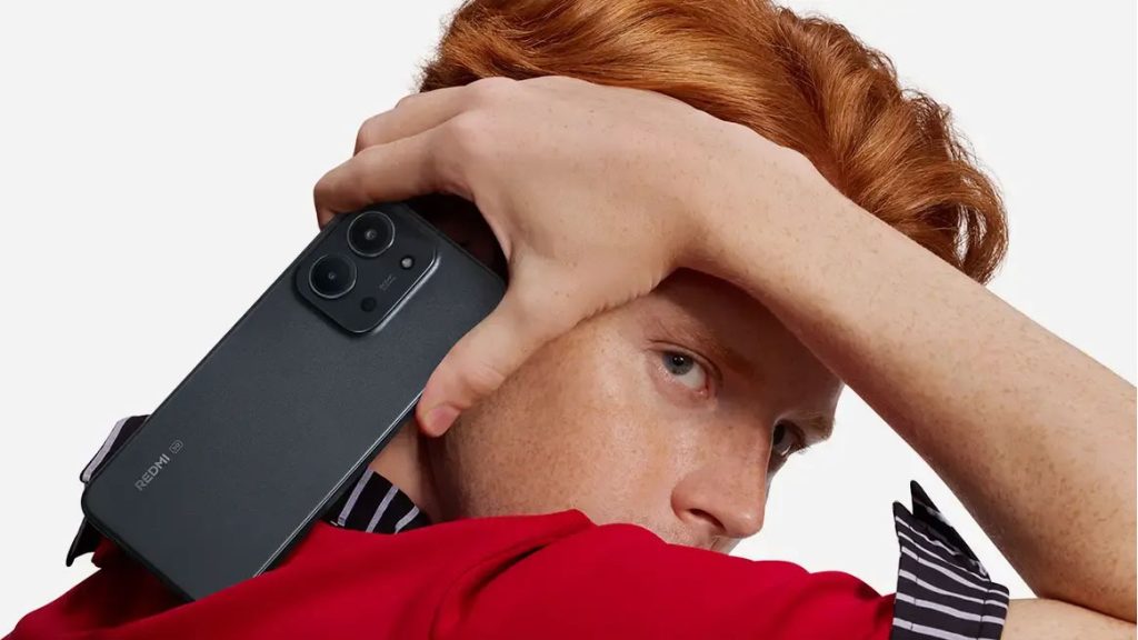 Zvukovou výbavu tvoří jeden hlasitý reproduktor