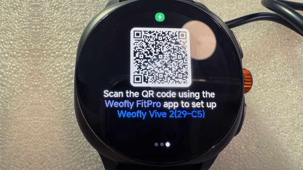 AMOLED panel s kruhovým tvarem a úhlopříčkou 1,43 palce
