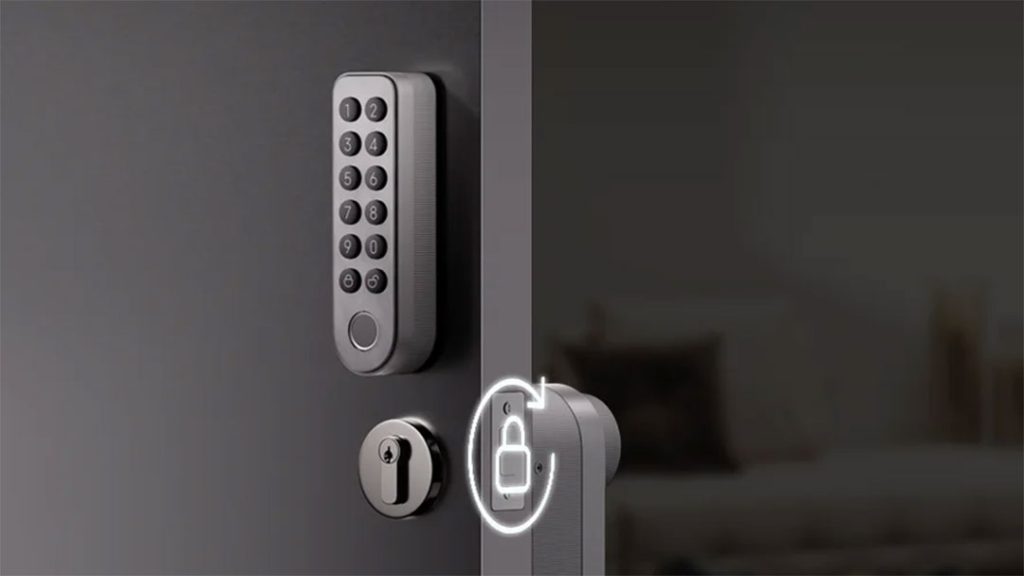 Hesla lze zadávat na přiložené klávesnici