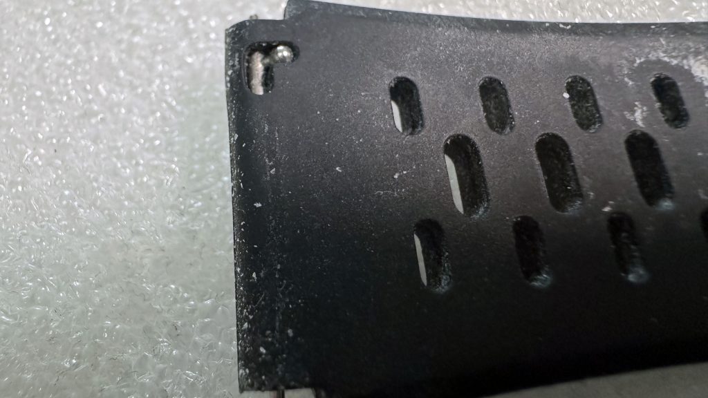 Řemínky se připojují pomocí rychloupínací osičky (tzv. „Quick release“)